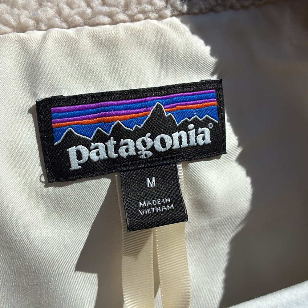 Patagonia Women's Tan Teddy Jacket - Picture 5 of 6